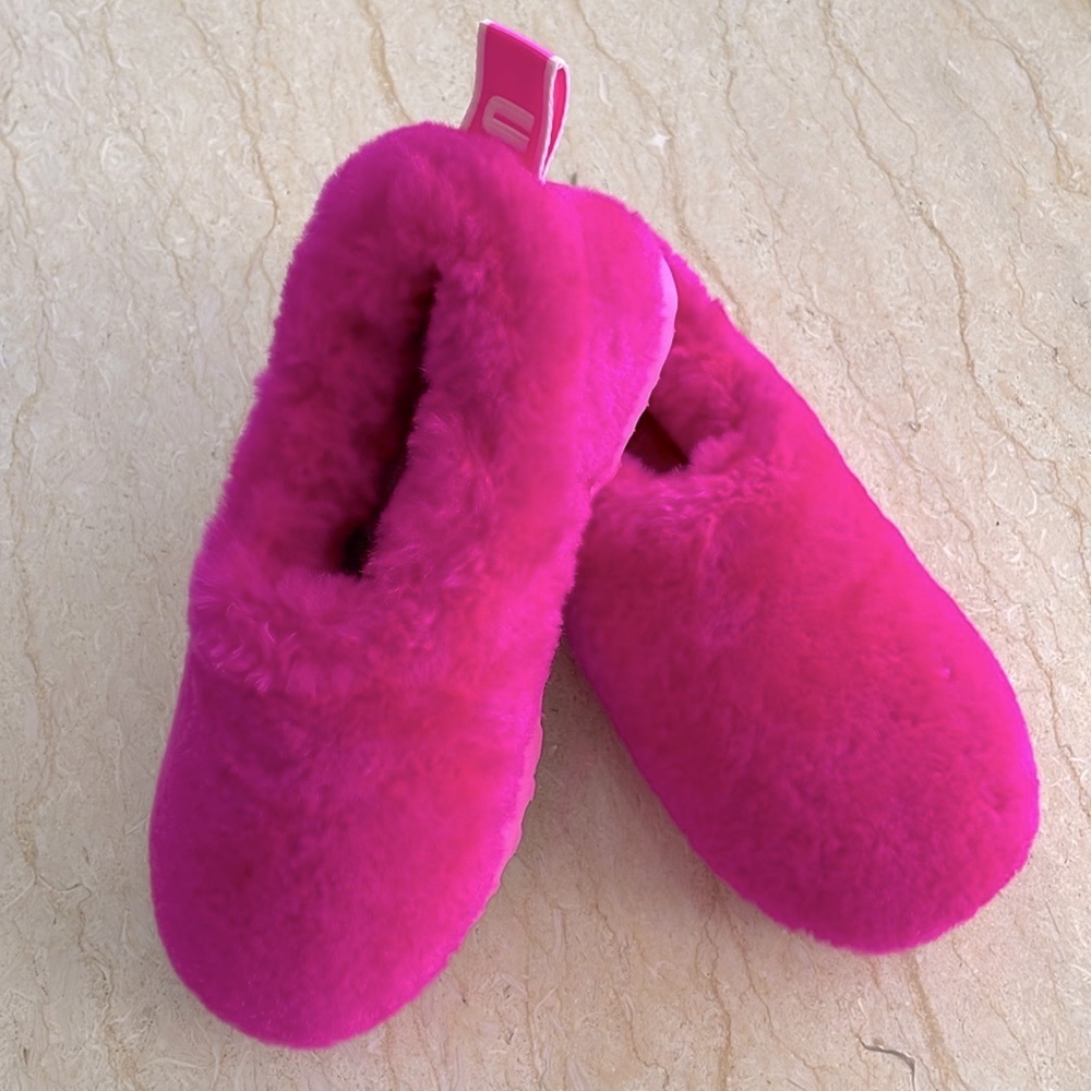 NWT UGG Women's Classic Cozy Bootie. - Picture 4 of 14
